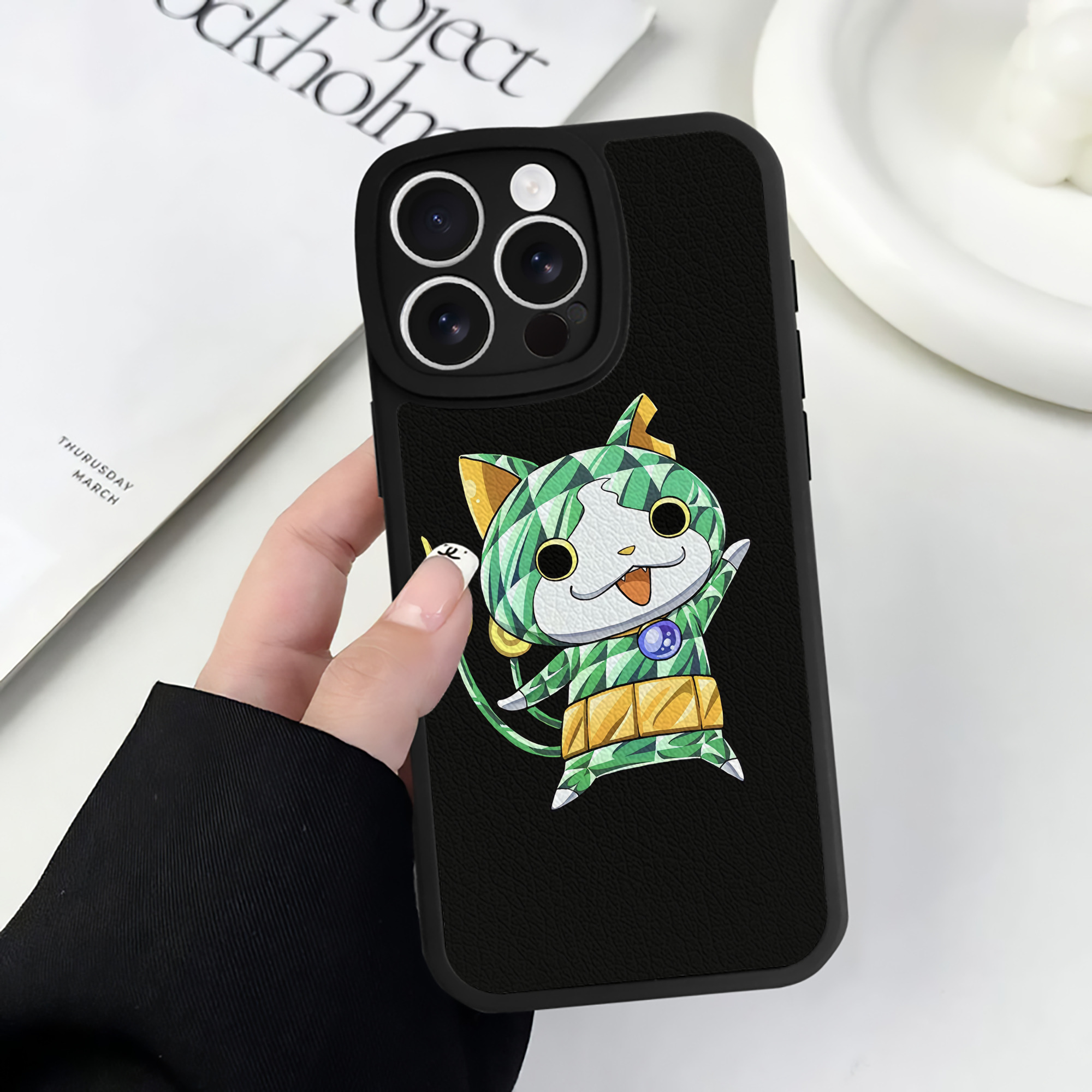 （画像用） 妖怪ウォッチ Yo-kai Watch 【iPhone 16シリーズ対応】シリコンスマホケース（レザー調） 材質：シリコン